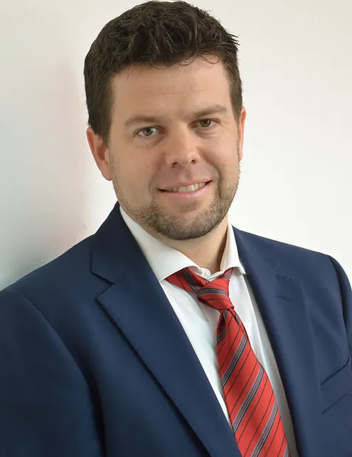 Dr. Felix Larcher